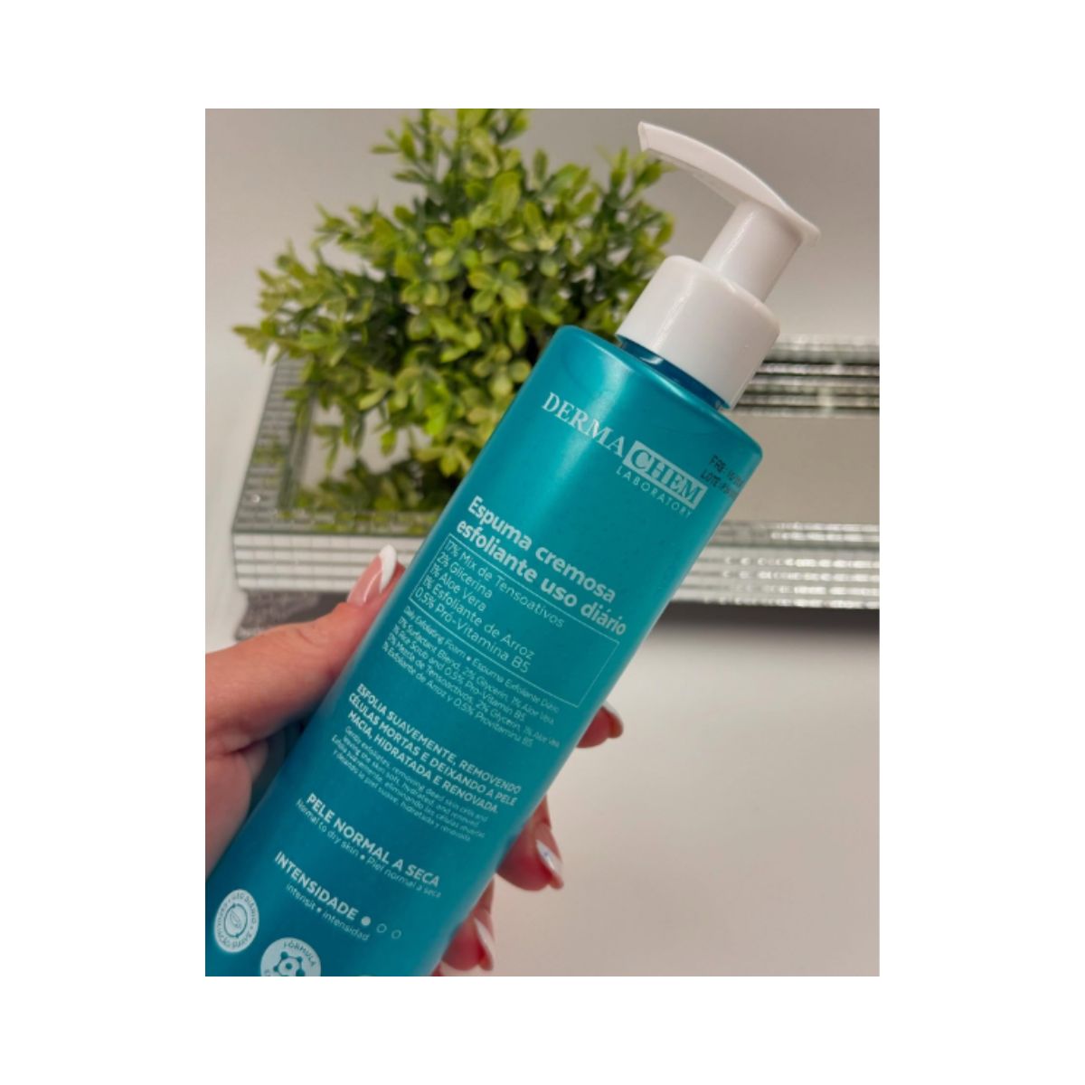 ESPUMA CREMOSA ESFOLIANTE DERMACHEM 240ML