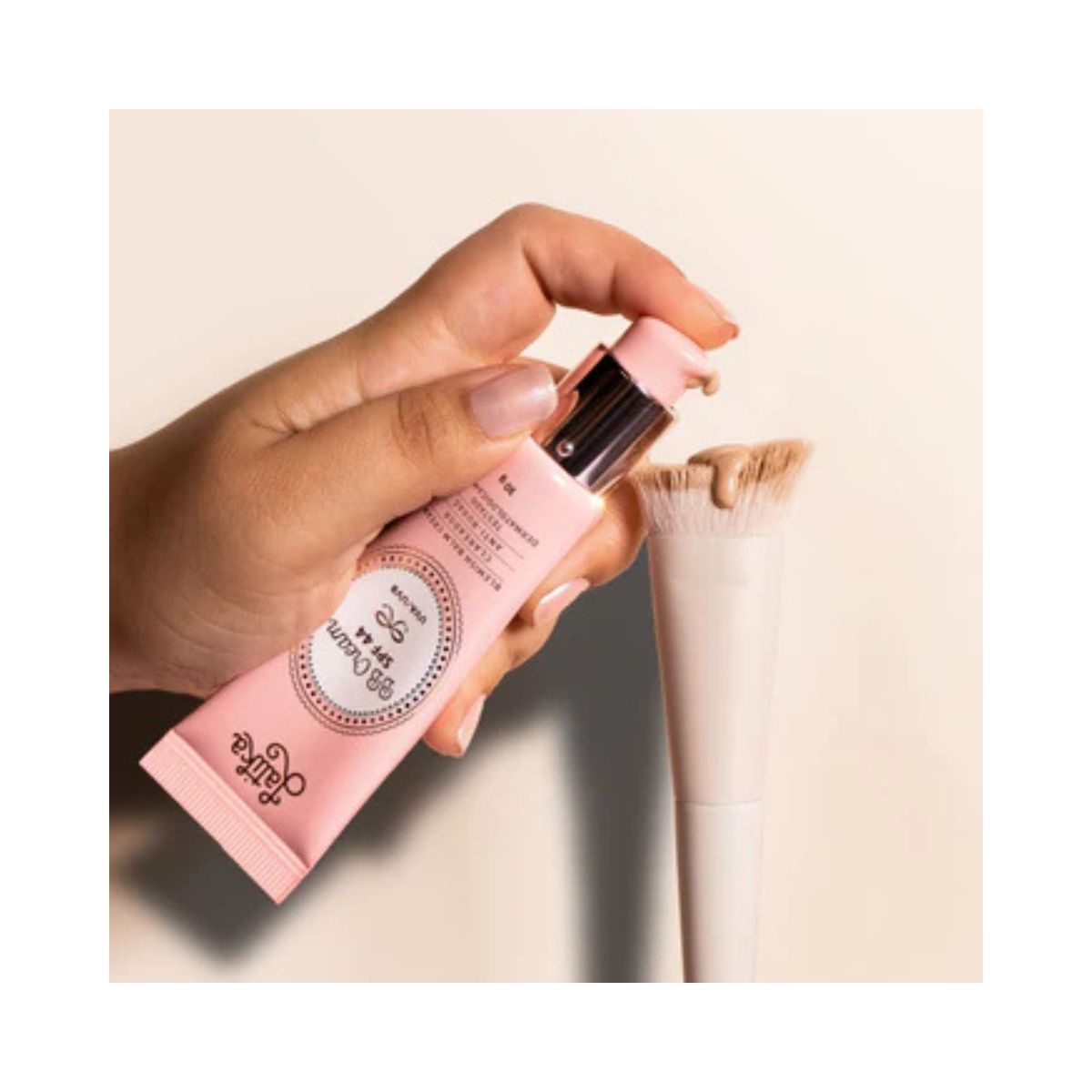 BB CREAM LATIKA FPS 44 CLAREADOR BEGE CLARO N10 LATIKA