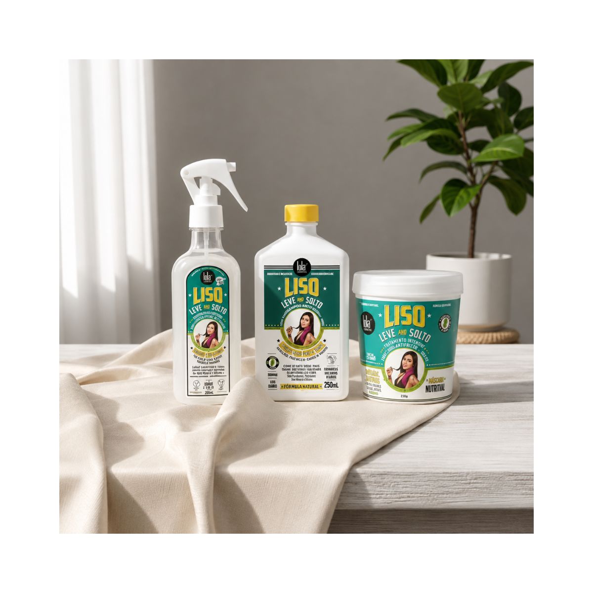KIT LOLA SPRAY ALISADOR ANTI-FRIZZ LISO LEVE E SOLTO 200ML + ACESSÓRIO SORTIDO