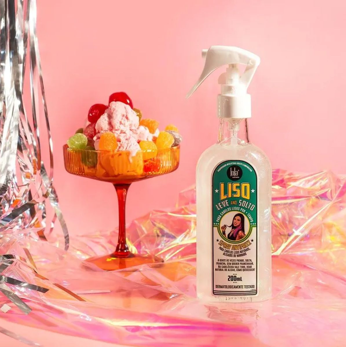 SPRAY ALISADOR ANTI-FRIZZ LISO LEVE AND SOLTO LOLA COSMETICS 200ML COM ACESSÓRIO