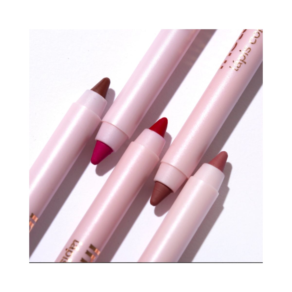 KIT NINA MAKEUP LÁPIS CONTORNO LABIAL INSTANT LIPS INFINITO + ESPONJA MAQUIAGEM