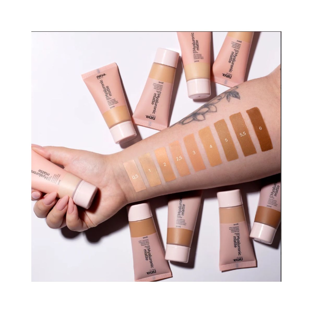 KIT NINA MAKEUP BASE LÍQUIDA HYALURONIC MATTE COR 4 + ESPONJA MAQUIAGEM